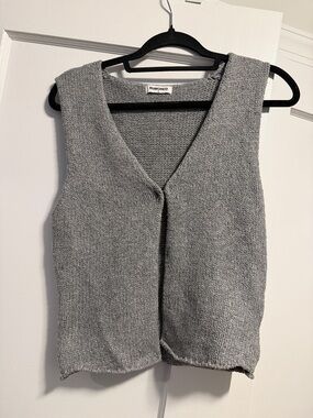 Rumored Heather Gray Knit V-Neck Sweater Vest